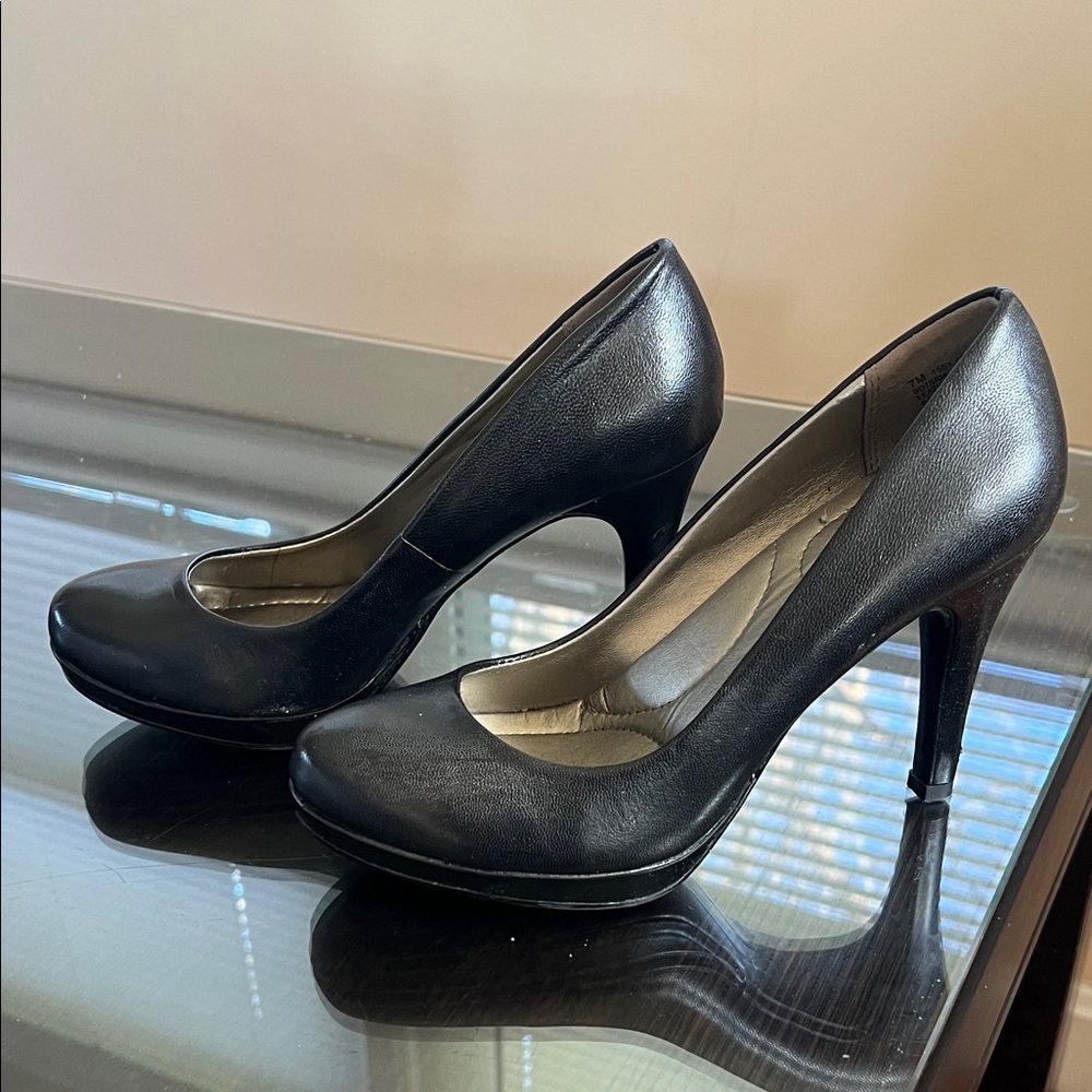 Bandolino Black Heels - Picture 5 of 8